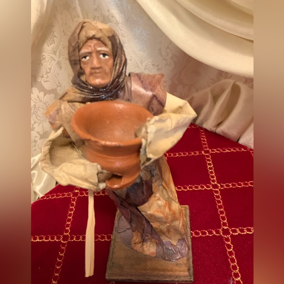 FOLK ART SCULPTURE FIGURINE - Picture 3 of 6